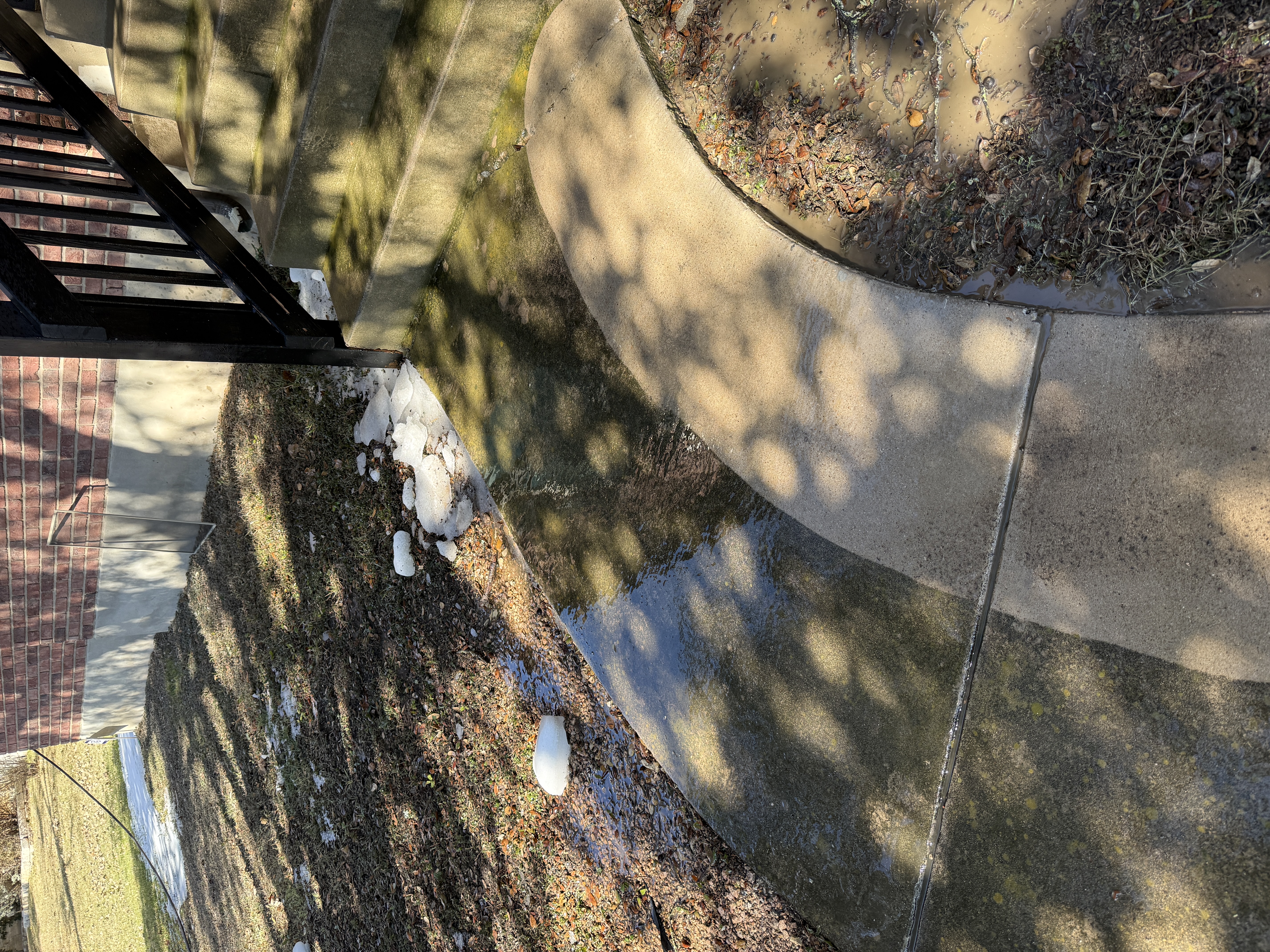 Pressure washing driveways and patios in Austin TX